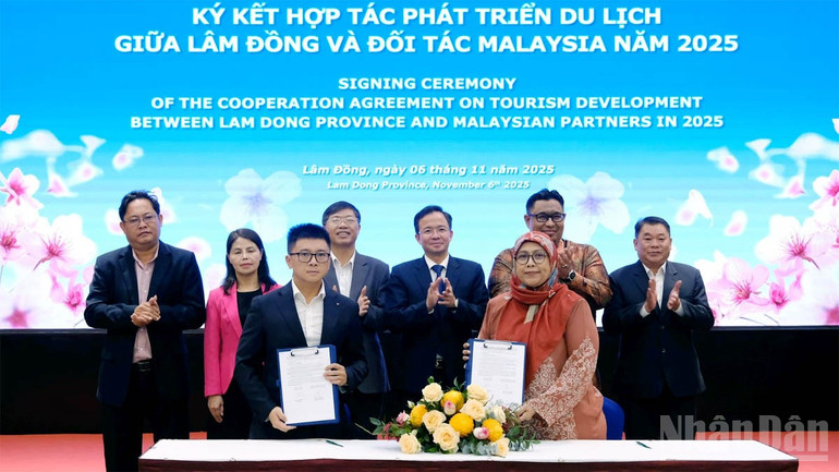 Turistföretaget Lam Dong och en malaysisk partner undertecknade ett samförståndsavtal om samarbete inom turismutveckling. ndo_br_2-7551.jpg