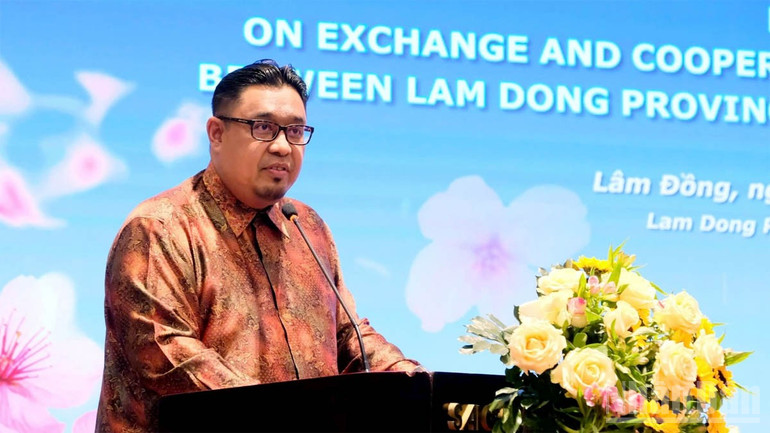 Ordföranden för den malaysiska resebyråföreningen, Fathir Badri Alhadad, lovade att samarbeta med Lam Dong-provinsen inom turismutveckling. ndo_br_6.jpg