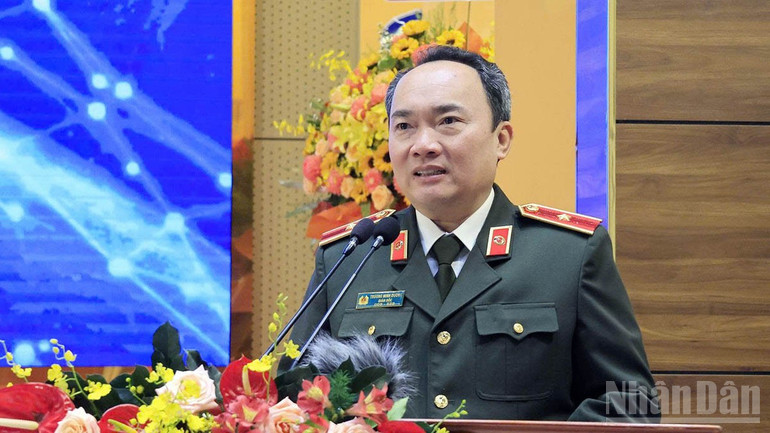 Generalmajor Truong Minh Duong, Direktor der Provinzpolizei Lam Dong, hielt die Eröffnungsrede. ndo_br_2.jpg