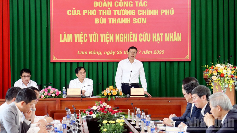 Lãnh đạo Bộ Khoa học và Công nghệ phát biểu ý kiến tại buổi làm việc. ndo_br_7.jpg