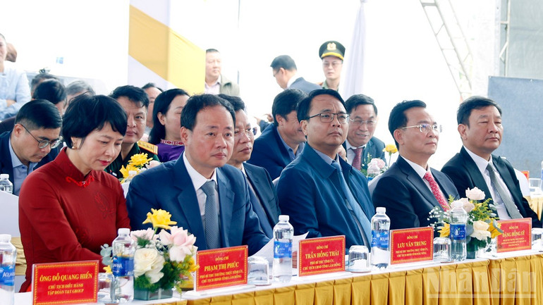 Lãnh đạo tỉnh Lâm Đồng, Bình Thuận và Đắk Nông tại lễ khởi công. ndo_br_14.jpg