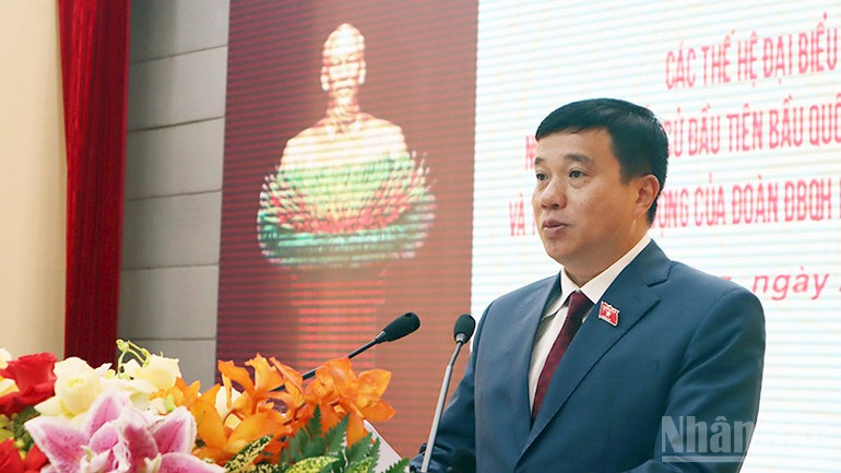 Đồng chí Y Thanh Hà Niê Kđăm phát biểu ý kiến tại buổi gặp mặt. ndo_br_h2.jpg