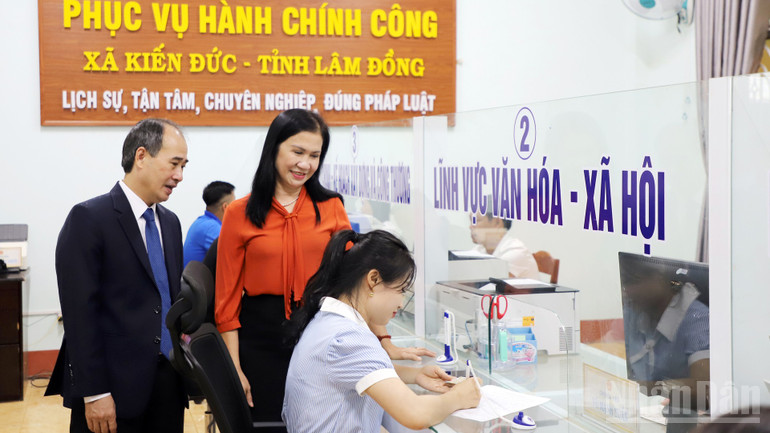 Lãnh đạo xã Kiến Đức cho rằng, về lâu dài cần có cơ chế đào tạo, nâng cao chất lượng nguồn nhân lực nhằm đáp ứng yêu cầu nhiệm vụ, vận hành bộ máy hiệu quả trong thực tiễn. ndo_br_kd-1.jpg