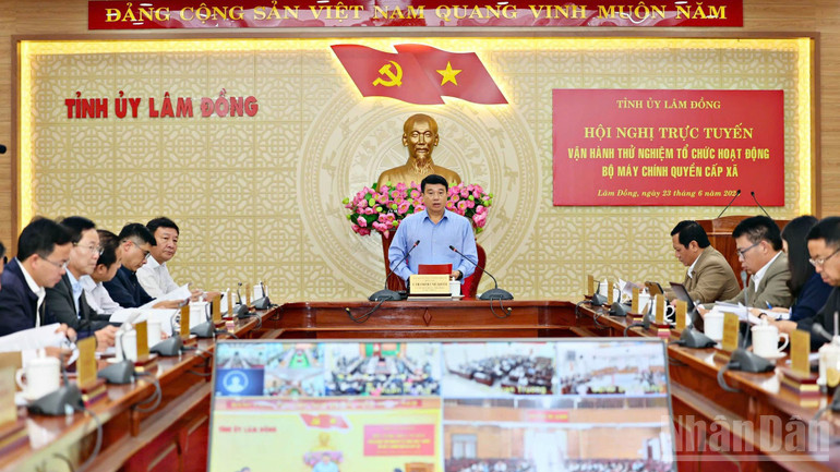 Đồng chí Y Thanh Hà Niê Kđăm cho biết: “Các Trung tâm phục vụ hành chính công cấp xã trong nội dung thử nghiệm hoạt động tiếp nhận, giải quyết, trả kết quả thủ hành chính cấp xã, giả lập liên thông cấp tỉnh đạt hiệu quả, có khả năng đáp ứng ngay yêu cầu của người dân khi chính quyền cấp xã đi vào hoạt động từ ngày 1/7. Đồng thời, qua đây cũng cho thấy hệ thống hạ tầng viễn thông, kết nối dữ liệu, quản trị điều hành cấp tỉnh, cấp xã đã được hoàn thiện và đáp ứng tốt yêu cầu nhiệm vụ”. ndo_br_kdam-1375.jpg