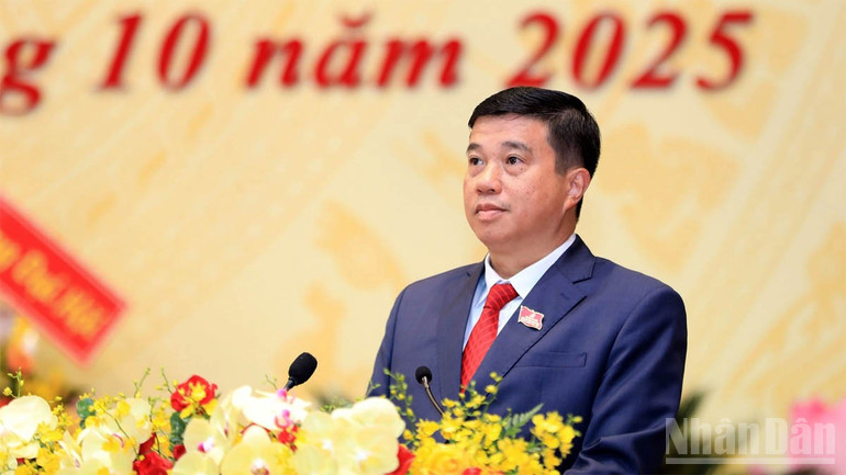 Đồng chí Y Thanh Hà Niê Kđăm phát biểu khai mạc phiên trù bị. ndo_br_22.jpg