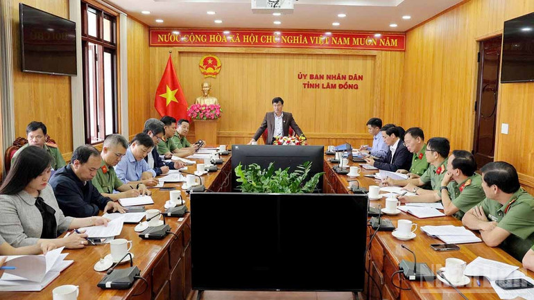 Quang cảnh buổi làm việc. ndo_br_8.jpg