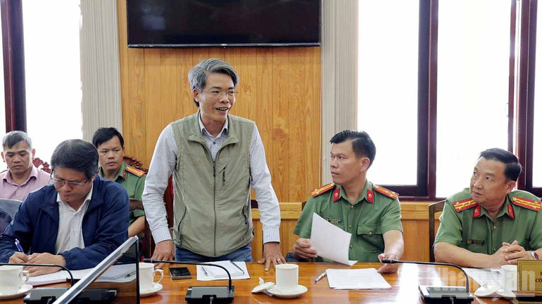 Nhà báo Mai Văn Bảo, Trưởng Văn phòng đại diện Báo Nhân Dân tại Lâm Đồng phát biểu ý kiến tại buổi làm việc. ndo_br_5.jpg