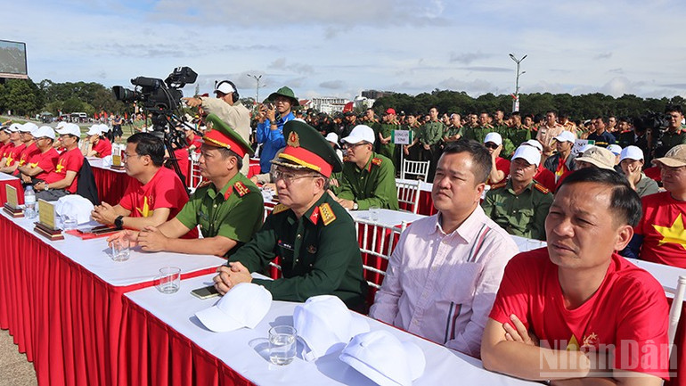Đại biểu tham dự lễ phát động. ndo_br_h3-2.jpg