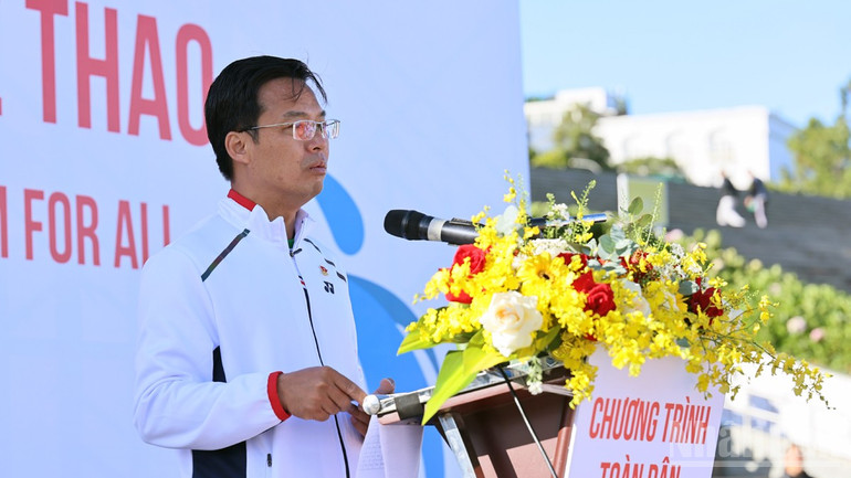 Vice Chairman of Lam Dong Provincial People's Committee Dinh Van Tuan hopes that the sports movement will continue to spread widely. ndo_br_2.jpg