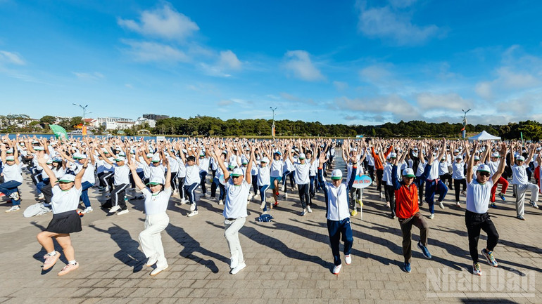 The opening performance at the program. ndo_br_4.jpg