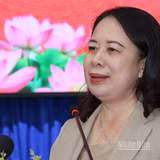 Đồng chí Võ Thị Ánh Xuân, Bí thư Trung ương Đảng, Phó Chủ tịch nước phát biểu tại buổi tiếp xúc cử tri tại phường Long Xuyên.