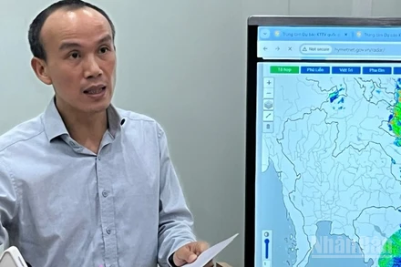 Ông Hoàng Phúc Lâm, Phó Giám đốc Trung tâm Dự báo khí tượng thủy văn quốc gia thông tin về bão số 5.