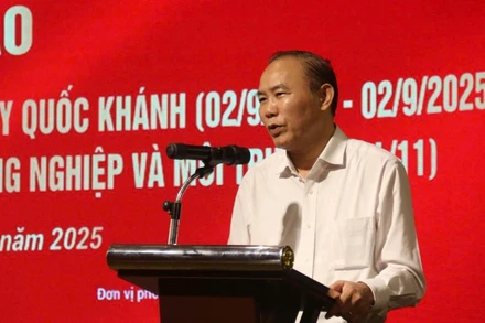 Thứ trưởng Phùng Đức Tiến phát biểu tại buổi họp báo.