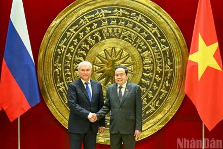 Chủ tịch Quốc hội Trần Thanh Mẫn và Chủ tịch Duma Quốc gia Quốc hội Liên bang Nga Vyacheslav Volodin. (Ảnh: DUY LINH)