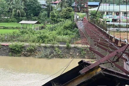 Hiện trạng cầu treo vào bản Púng Bon (Điện Biên) bị đổ sập. (Ảnh: CTV nhandan.vn)