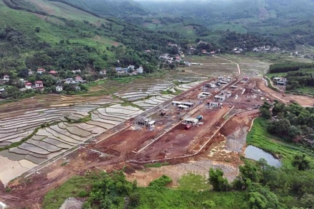 Khu tái định cư xã Mường Vang (Phú Thọ) khẩn trương xây dựng để người dân nơi đây có nơi tránh trú an toàn trước mùa mưa bão. (Ảnh: THANH TRÀ)