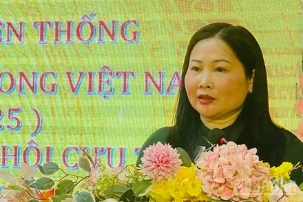 Phó Chủ tịch Ủy ban nhân dân tỉnh Lào Cai Vũ Thị Hiền Hạnh phát biểu tại lễ kỷ niệm. (Ảnh: THANH SƠN)