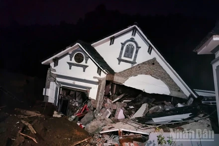 Hiện trường vụ lở núi khiến hai mẹ con tử vong. (Ảnh: THANH SƠN)