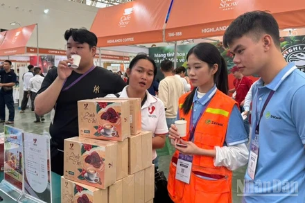 Lần đầu tiên tổ chức tại Hà Nội, Triển lãm quốc tế cafe show và tea show Hanoi 2025 thu hút được khá đông khách hàng đặc biệt những người trẻ tuổi.