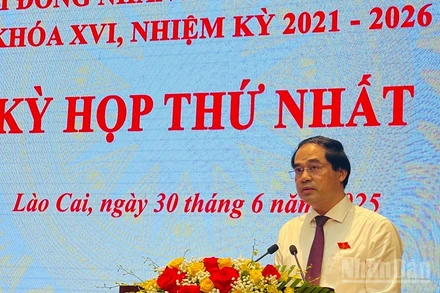 Đồng chí Trịnh Xuân Trường, Bí thư Tỉnh ủy, Chủ tịch HĐND tỉnh Lào Cai phát biểu tại kỳ họp. (Ảnh: THANH SƠN)