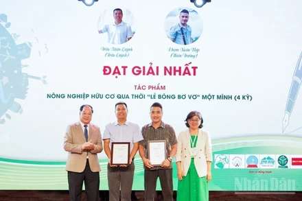 Giải Nhất thuộc về nhóm tác giả Trần Xuân Quỳnh-Phạm Xuân Hợp với tác phẩm “Nông nghiệp hữu cơ qua thời ‘lẻ bóng bơ vơ’ một mình”.