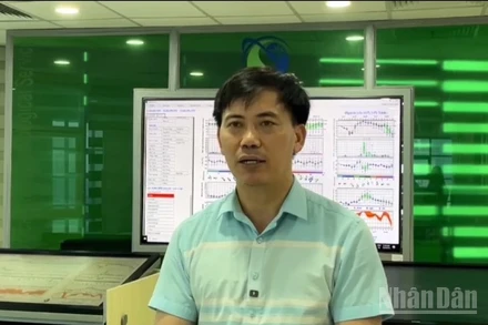 Ông Nguyễn Văn Hưởng, Trưởng phòng Dự báo thời tiết, Trung tâm Dự báo khí tượng thủy văn quốc gia cảnh báo, bão số 11 có hoàn lưu rộng, sức gió mạnh cấp 8-9 tại Quảng Ninh.