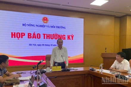 Thứ trưởng Phùng Đức Tiến chủ trì họp báo thường kỳ tháng 9 ngành nông nghiệp và môi trường ngày 6/10.