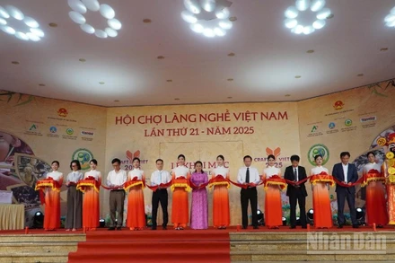 Khai mạc Hội chợ Làng nghề Việt Nam lần thứ 21 năm 2025, triển lãm OCOP quốc gia và Tuần lễ giới thiệu sản phẩm OCOP tỉnh Lạng Sơn tại Hà Nội.
