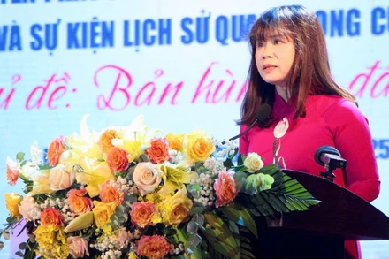 Cục trưởng Cục Văn hóa cơ sở, Gia đình và Thư viện Ninh Thị Thu Hương tại một sự kiện của ngành thư viện. (Ảnh CTTĐT). 