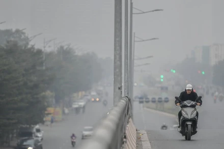 Trong khoảng 10 ngày tới, khu vực miền bắc, đặc biệt là Hà Nội và vùng phụ cận, có thể xuất hiện nghịch nhiệt, lặng gió và sương mù, khiến bụi mịn PM2.5 tích tụ.