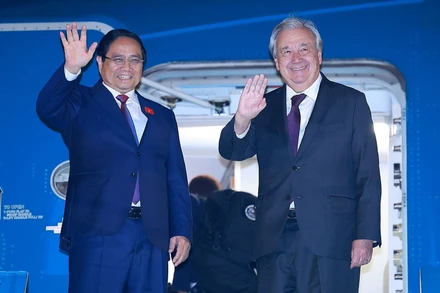 Thủ tướng Phạm Minh Chính và Tổng Thư ký Liên hợp quốc António Guterres cùng rời Hà Nội sang Kuala Lumpur, Malaysia tham dự Hội nghị Cấp cao ASEAN lần thứ 47 và các Hội nghị Cấp cao liên quan. (Ảnh: TTXVN)