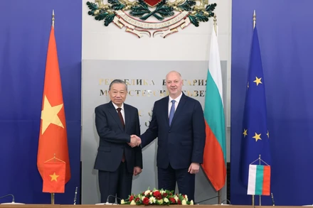 Tổng Bí thư Tô Lâm hội kiến Thủ tướng Bulgaria Rosen Zhelyazkov. (Ảnh: TTXVN)