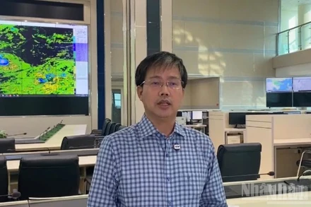 Ông Mai Văn Khiêm, Giám đốc Trung tâm Dự báo khí tượng thủy văn quốc gia thông tin với báo chí về bão số 5, tối 23/8.