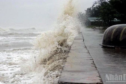 Dự báo, áp thấp nhiệt đới có khả năng đi vào vùng biển phía Đông Nam khu vực giữa biển Đông.