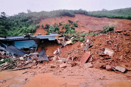 Hiện trường nơi xảy ra sạt đất khiến cháu H. tử vong.