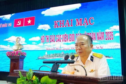 Đại tá Phạm Văn Thọ, Bí thư Đảng ủy, Chính ủy Lữ đoàn 146 phát biểu khai mạc hội thi.