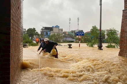 Tính đến sáng 29/10, mưa lũ đã làm 3 người chết, thành phố Đà Nẵng 2 người, Lâm Đồng 1 người. (Ảnh: nhandan.vn)
