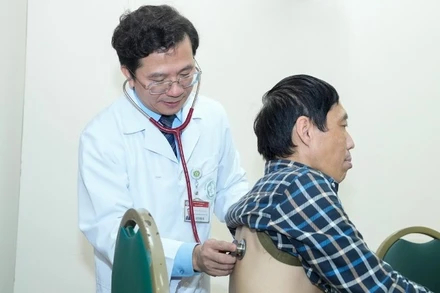 Những người thuộc nhóm nguy cơ cao cần khám lọc để phát hiện sớm, điều trị kịp thời và quản lý bệnh COPD hiệu quả. Ảnh: THẾ ANH