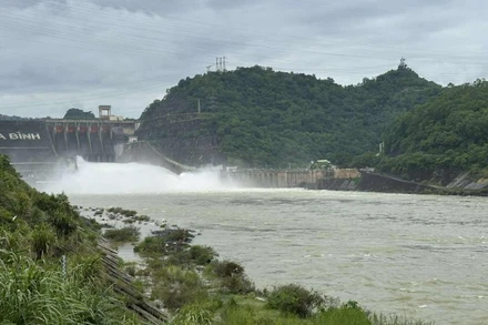 Bộ Nông nghiệp và Môi trường yêu cầu Công ty Thủy điện Hòa Bình đóng một cửa xả đáy hồ Hòa Bình kể từ 14 giờ ngày 31/7/2025. (Ảnh: THANH TRÀ)