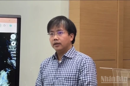 Ông Mai Văn Khiêm, Giám đốc Trung tâm Dự báo khí tượng thủy văn quốc gia thông tin về bão số 13.
