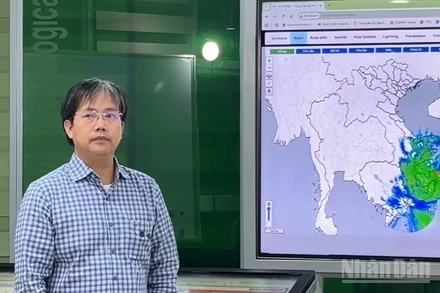 Ông Mai Văn Khiêm, Giám đốc Trung tâm Dự báo Khí tượng Thủy văn quốc gia thông tin về bão số 13 đến thời điểm 18 giờ ngày 6/11.