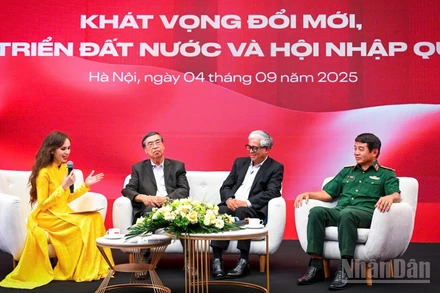 Tọa đàm “Khát vọng đổi mới, phát triển đất nước và hội nhập quốc tế” chiều 4/9 do Báo Nhân Dân tổ chức tại Hà Nội.