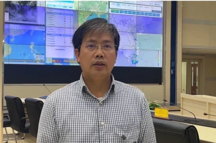 Ông Mai Văn Khiêm, Giám đốc Trung tâm Dự báo khí tượng Thủy văn quốc gia cảnh báo bão Kalmaegi là cơn bão rất mạnh, có thể duy trì cấp 14-15, giật trên cấp 17.