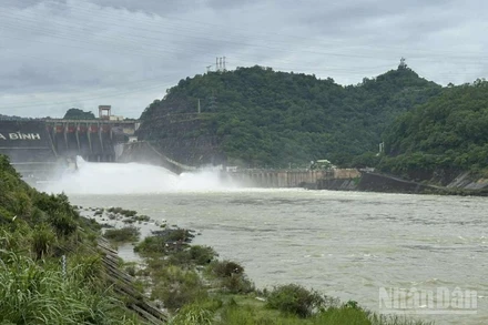 Bộ trưởng Nông nghiệp và Môi trường lệnh Giám đốc Công ty Thủy điện Hòa Bình mở 1 cửa xả đáy hồ Hòa Bình vào hồi 20 giờ ngày 29/9/2025.