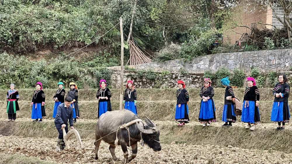 Sau nghi lễ Pặt Oong, người dân tộc Pu Péo, thôn Chúng Trải, xã Phố Bảng bước vào vụ gieo trồng mới.