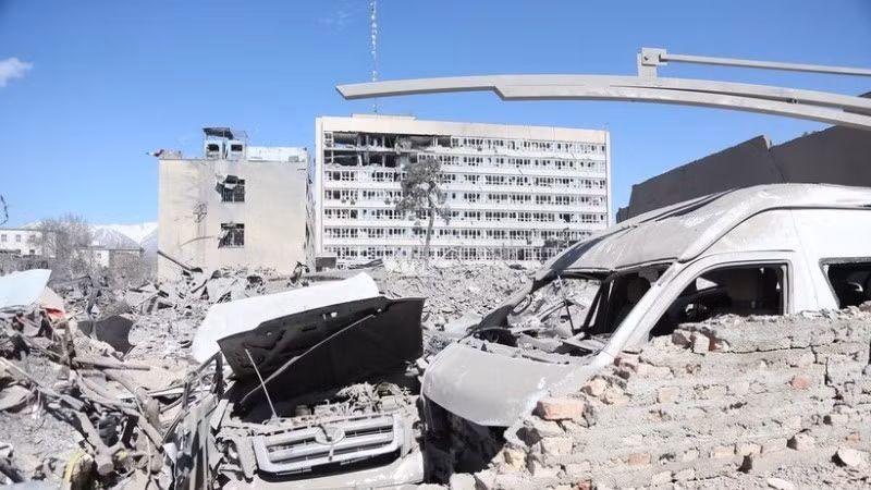 Thiệt hại sau các cuộc không kích của Mỹ và Israel tại Tehran, Iran. (Ảnh: THX/TTXVN)