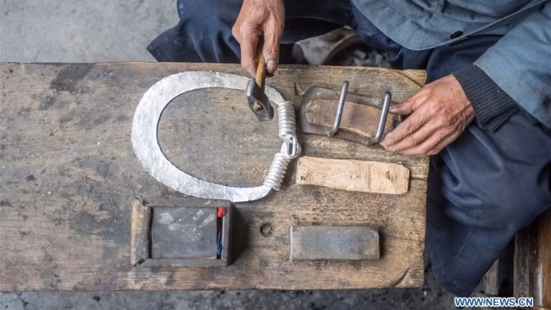Chế tác bạc ở tỉnh Hồ Nam, Trung Quốc. (Ảnh: Xinhua)