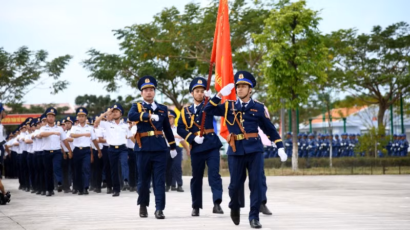 Khối quân kỳ quyết thắng trong Lễ ra quân huấn luyện năm 2026 của Vùng Cảnh sát biển 3. 