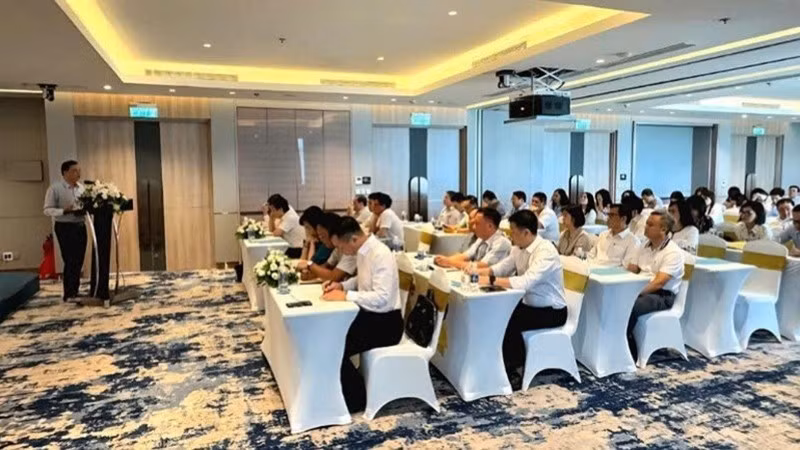 Tập huấn công tác Đảng cho các chi bộ, đảng viên. (Ảnh: MINH HOÀN)