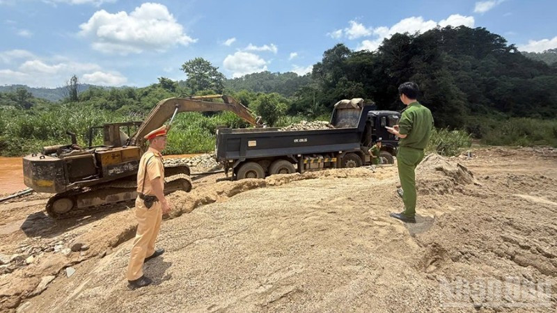 Công an Lâm Đồng triệt phá điểm khai thác cát sỏi trái phép quy mô lớn.